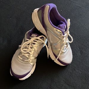 Women’s Nike Air Max Silver/Purple Running/Walking Shoe Size 6.5